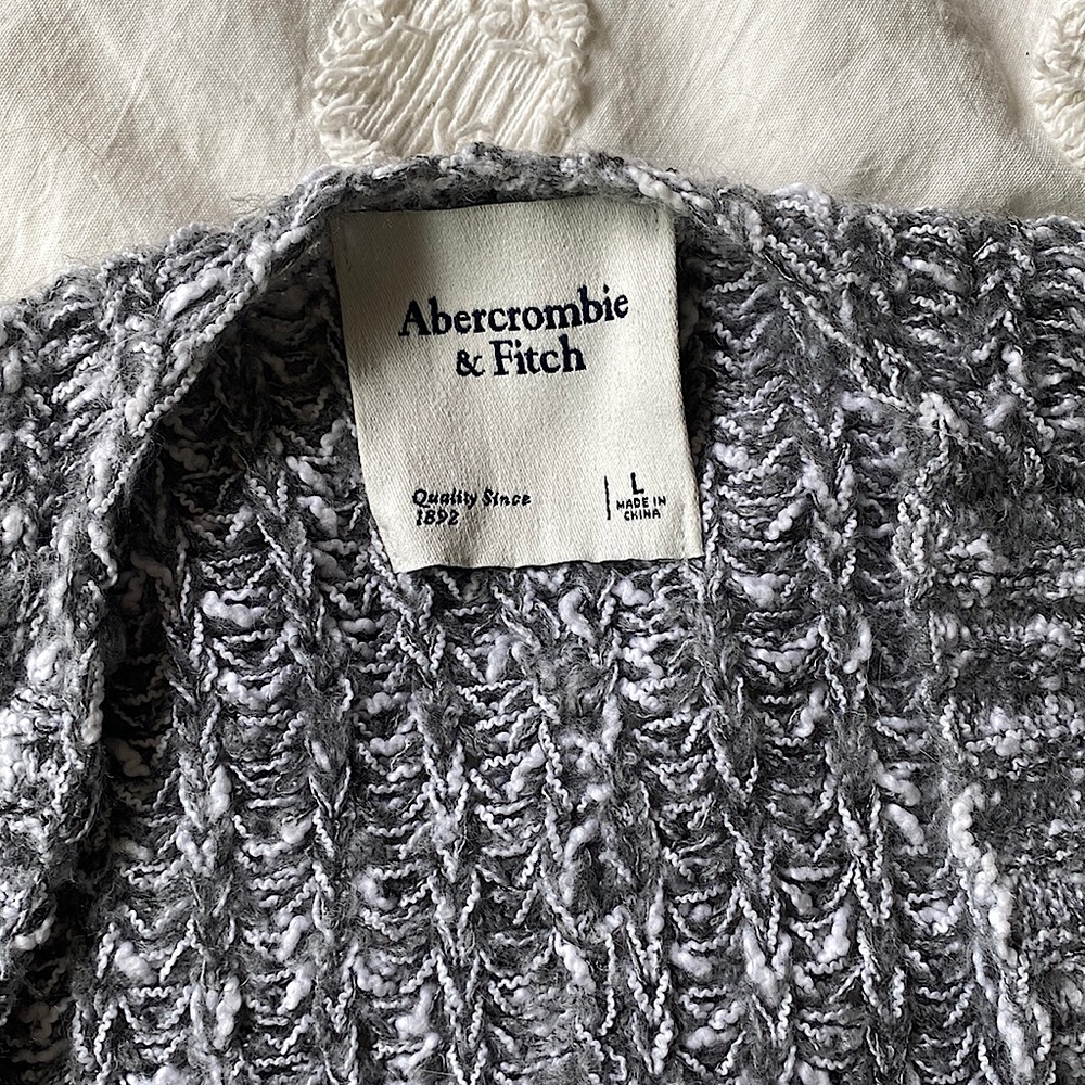 A&F Bubble Sleeve Cardigan. Heather gray with white highlights